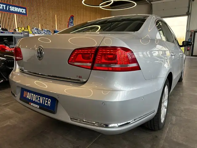 Volkswagen Passat view 2
