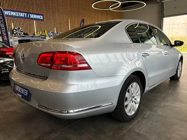 Volkswagen Passat view 17