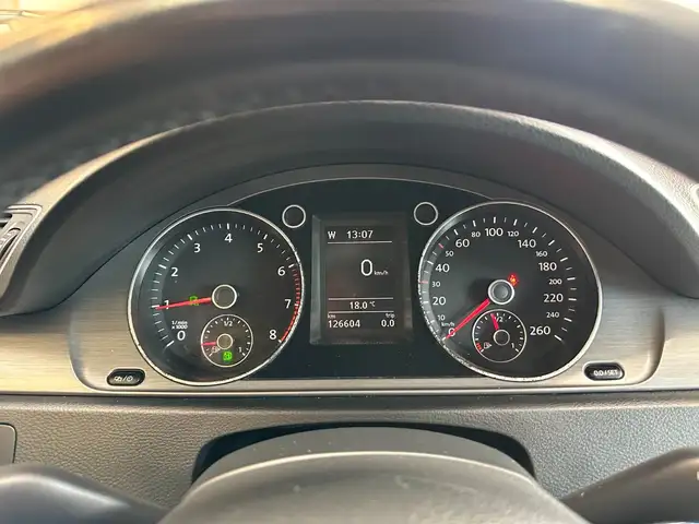 Volkswagen Passat view 13