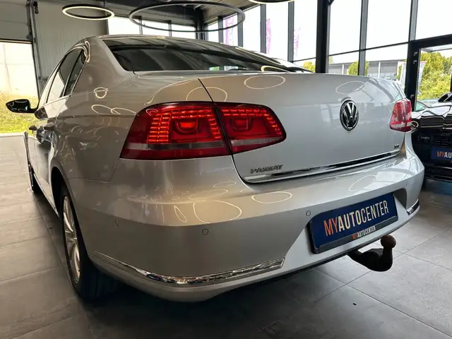 Volkswagen Passat view 6