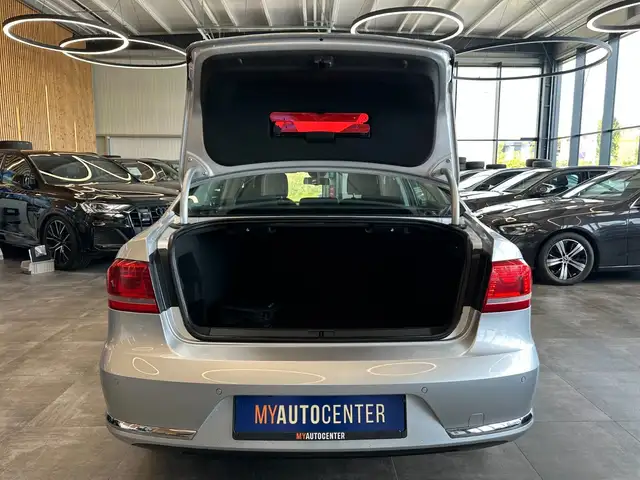 Volkswagen Passat view 28