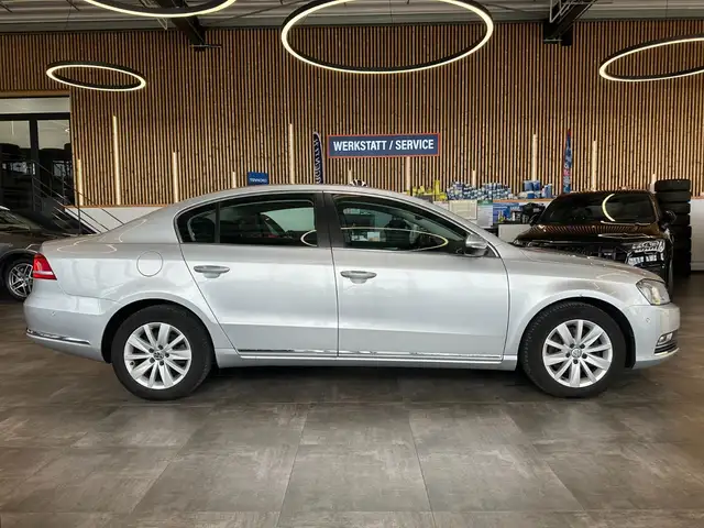 Volkswagen Passat view 16