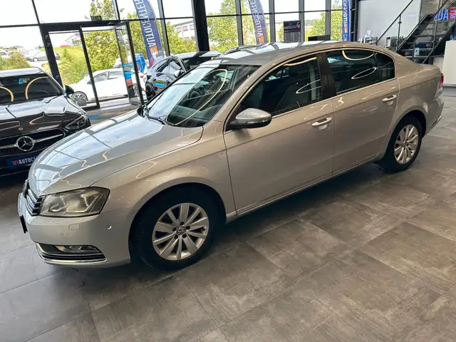 Volkswagen Passat view 24