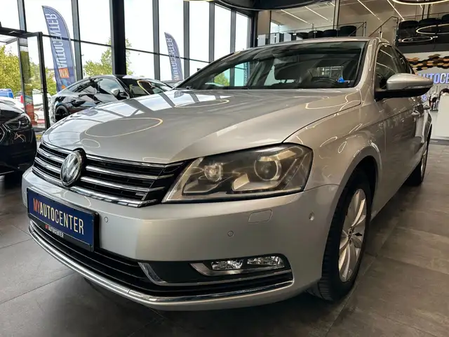 Volkswagen Passat view 4