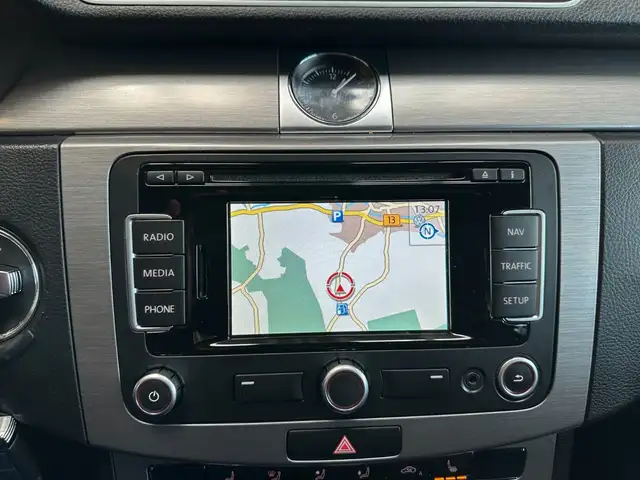 Volkswagen Passat view 14