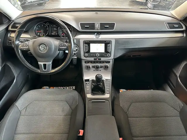 Volkswagen Passat view 7