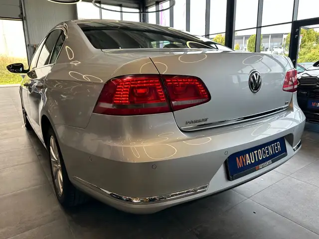 Volkswagen Passat view 5