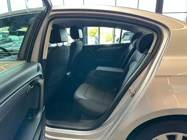 Volkswagen Passat view 30