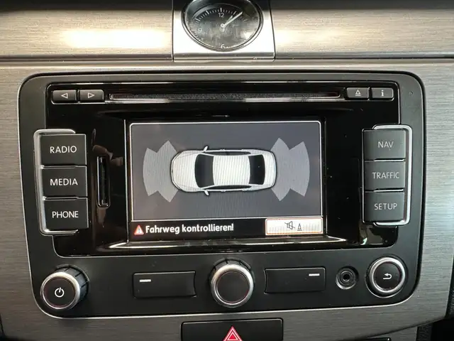 Volkswagen Passat view 15