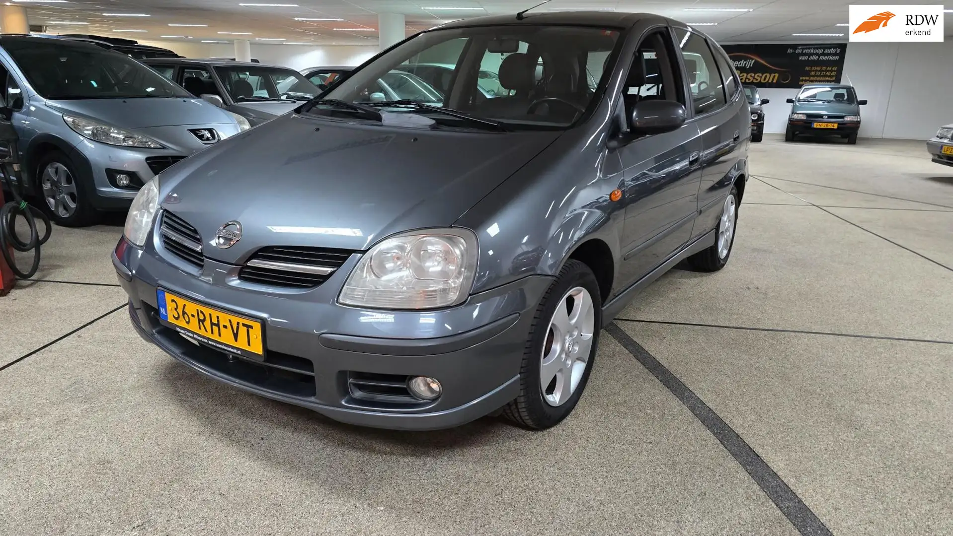 Nissan Almera Tino 1.8 Tekna 1 ste eigenaar! 135.dkm Grijs - 1