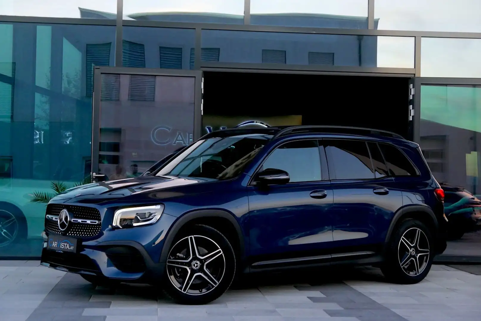 Mercedes-Benz GLB 200 AMG Line *AHK - Panorama - Premium Plus* Blau - 1