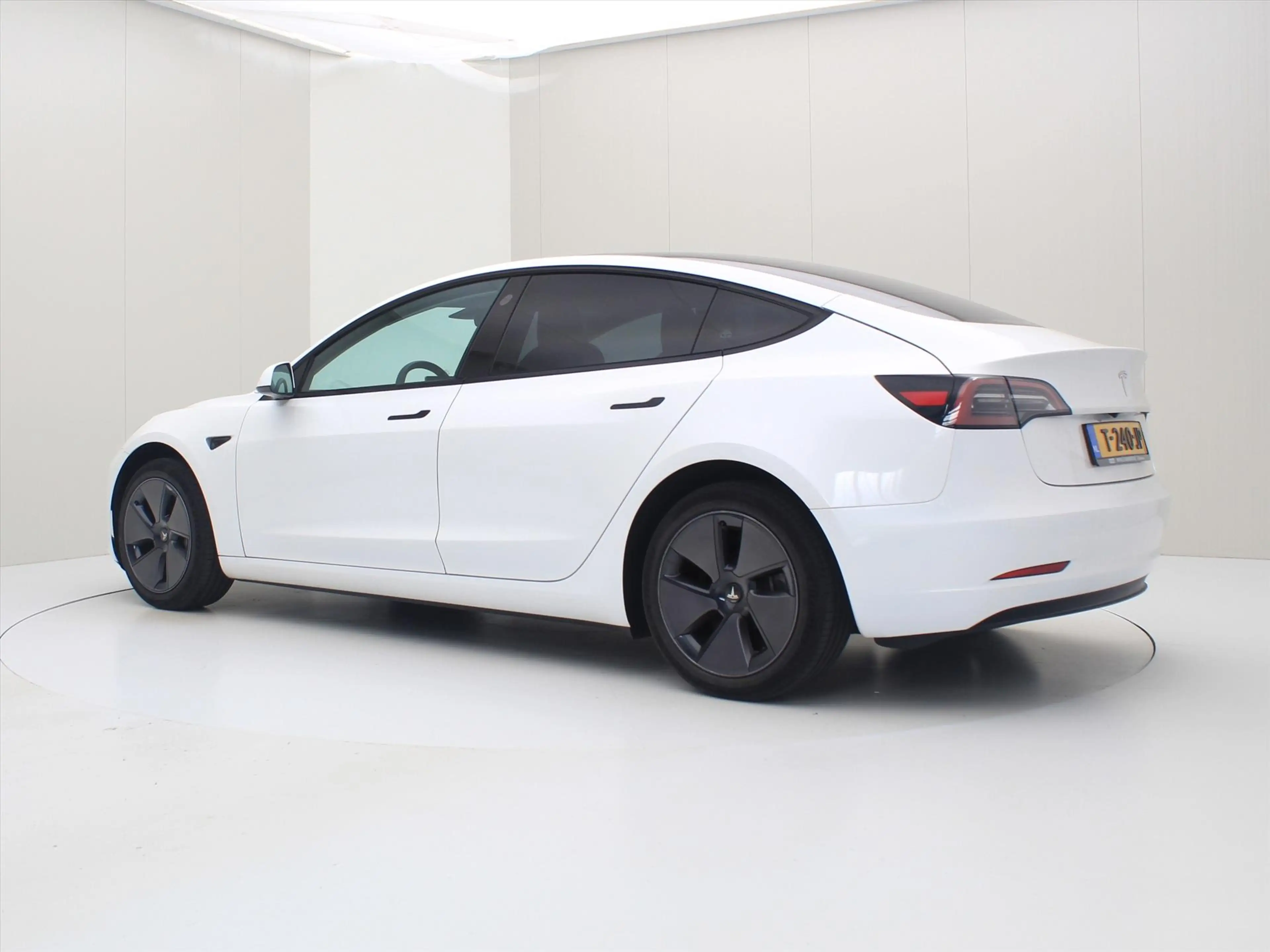 Tesla Model 3 Long-Range RWD 351pk 75 kWh 94% SoH UPGRADE [ RYZE — photo 4