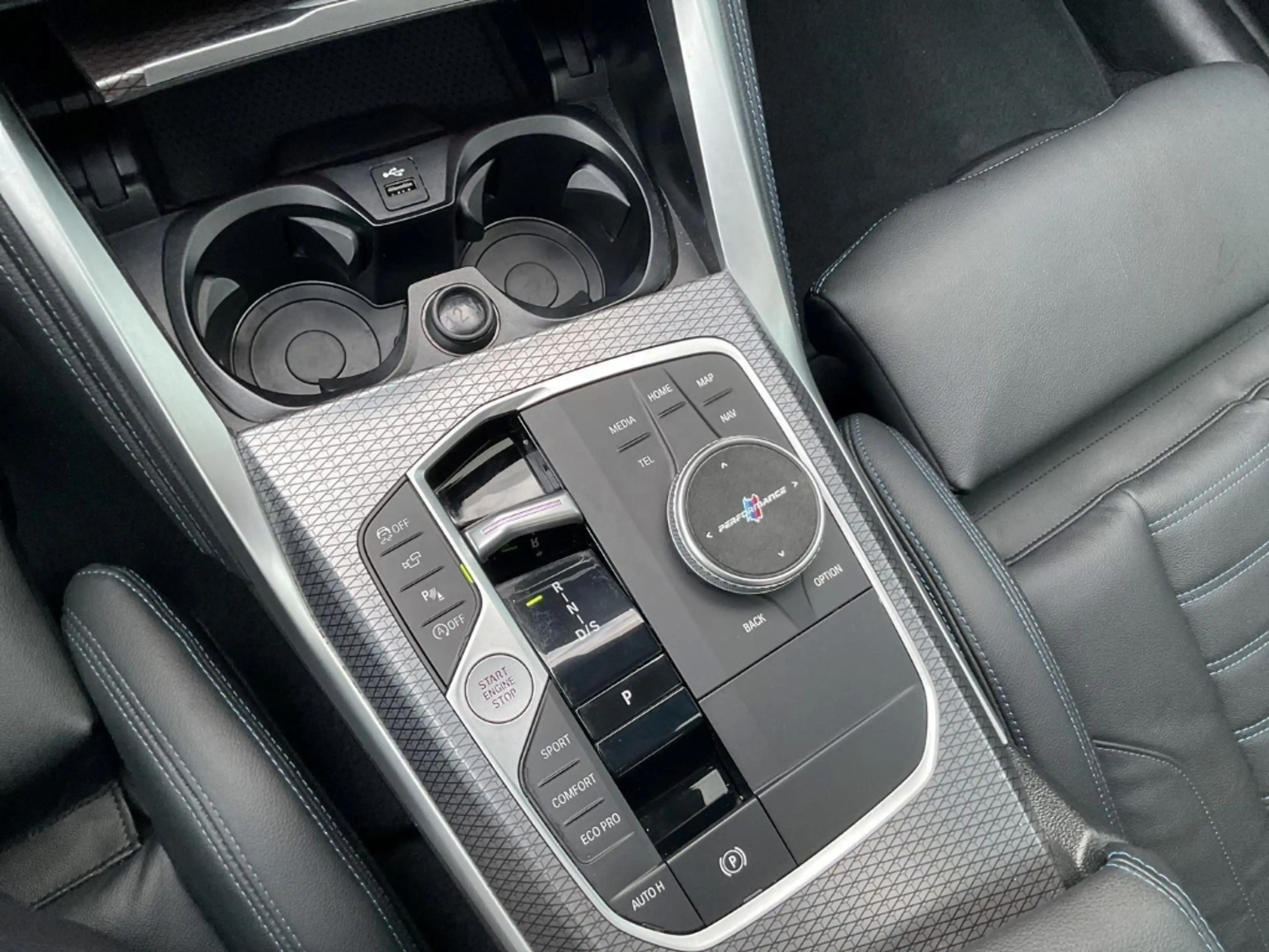 BMW 240 XDRIVE Sportpaket HUD Navi Leder Digitales Cockpit — photo 13