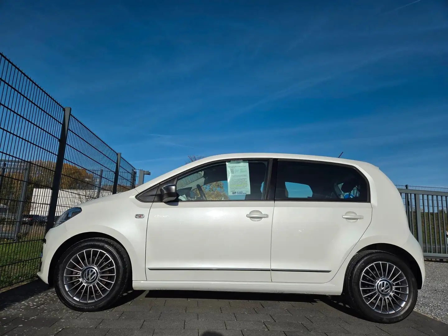 Volkswagen up! cheer up! BMT Aus 1 Hand/Einparkhilfe/Navi Weiß - 2