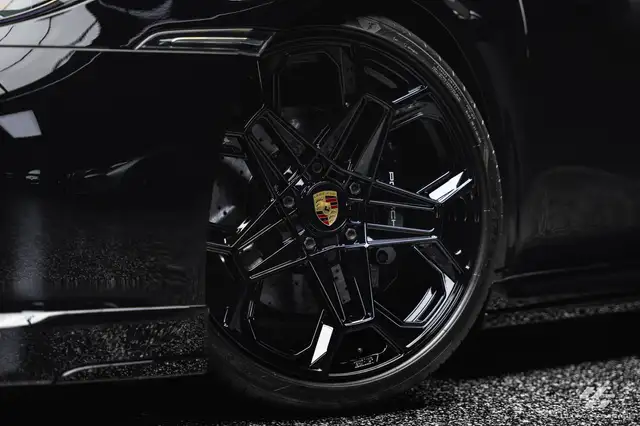 Porsche 911 view 11