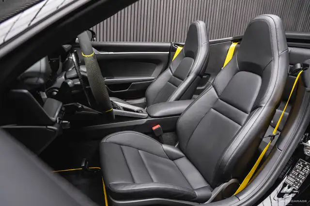 Porsche 911 view 14