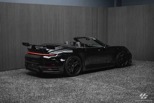 Porsche 911 view 7