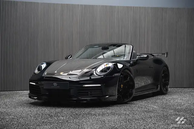 Porsche 911 view 4