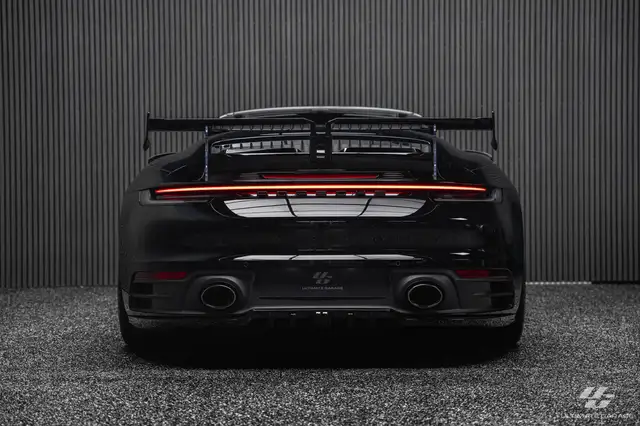 Porsche 911 view 6