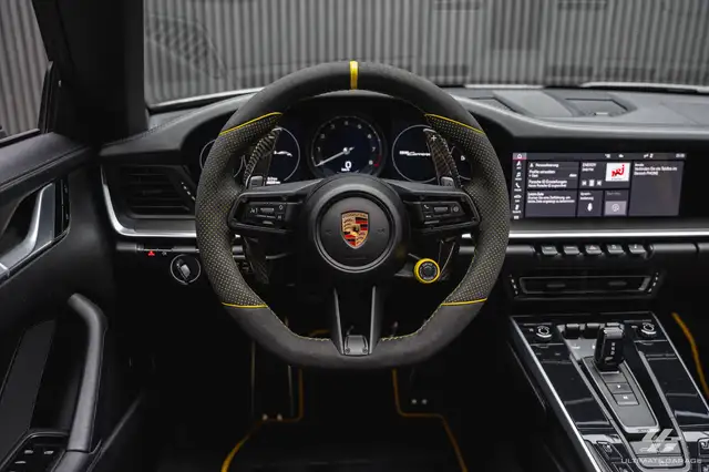 Porsche 911 view 12