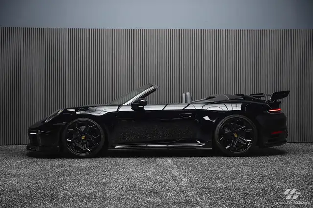 Porsche 911 view 5