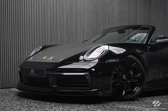 Porsche 911 view 9