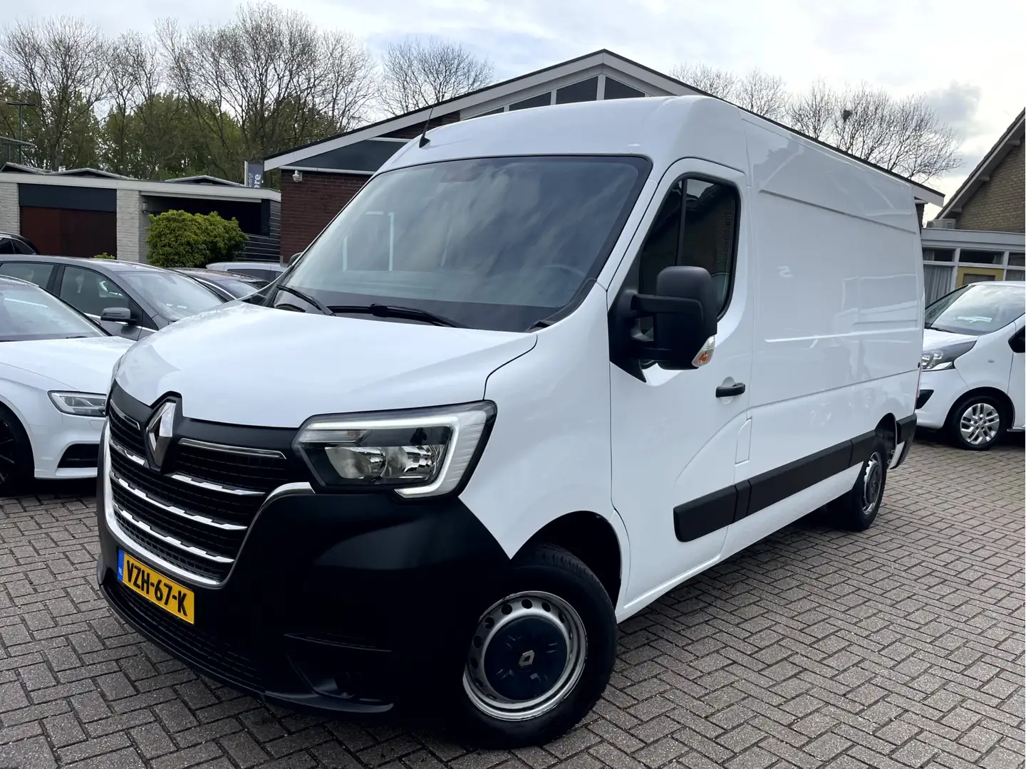 Renault Master T35 2.3 dCi 150pk L2 H2 Energy 3-Persoons, Navi, D Blanco - 1