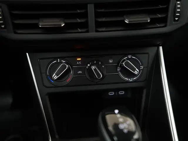 Volkswagen Polo view 11