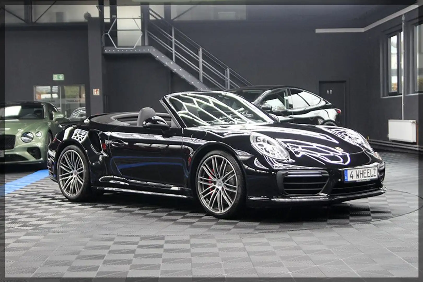 Porsche 991 Turbo Cabriolet CAM / NAVI / PDC Noir - 1