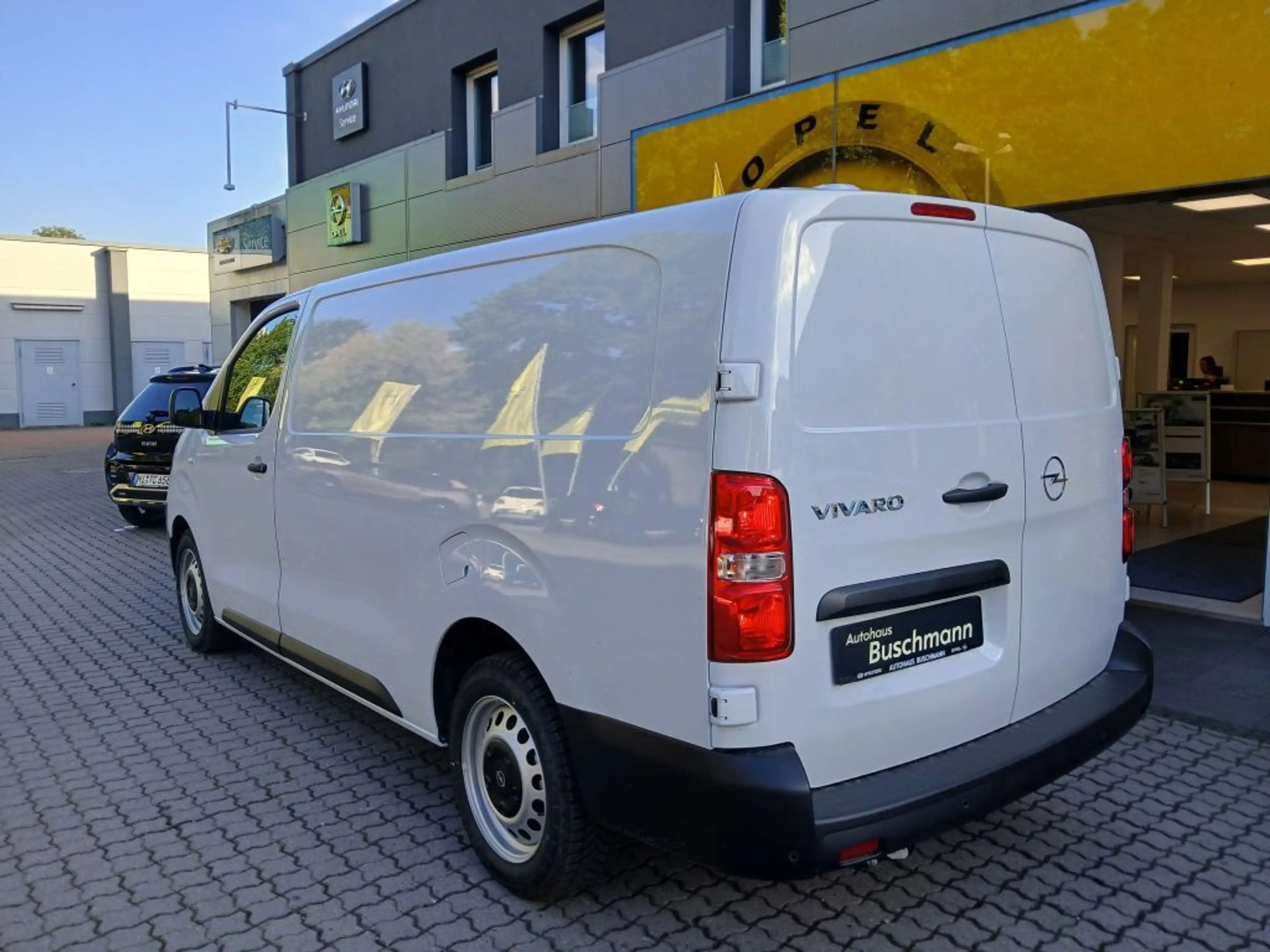 Opel Vivaro 2.2 Diesel 150 — photo 6