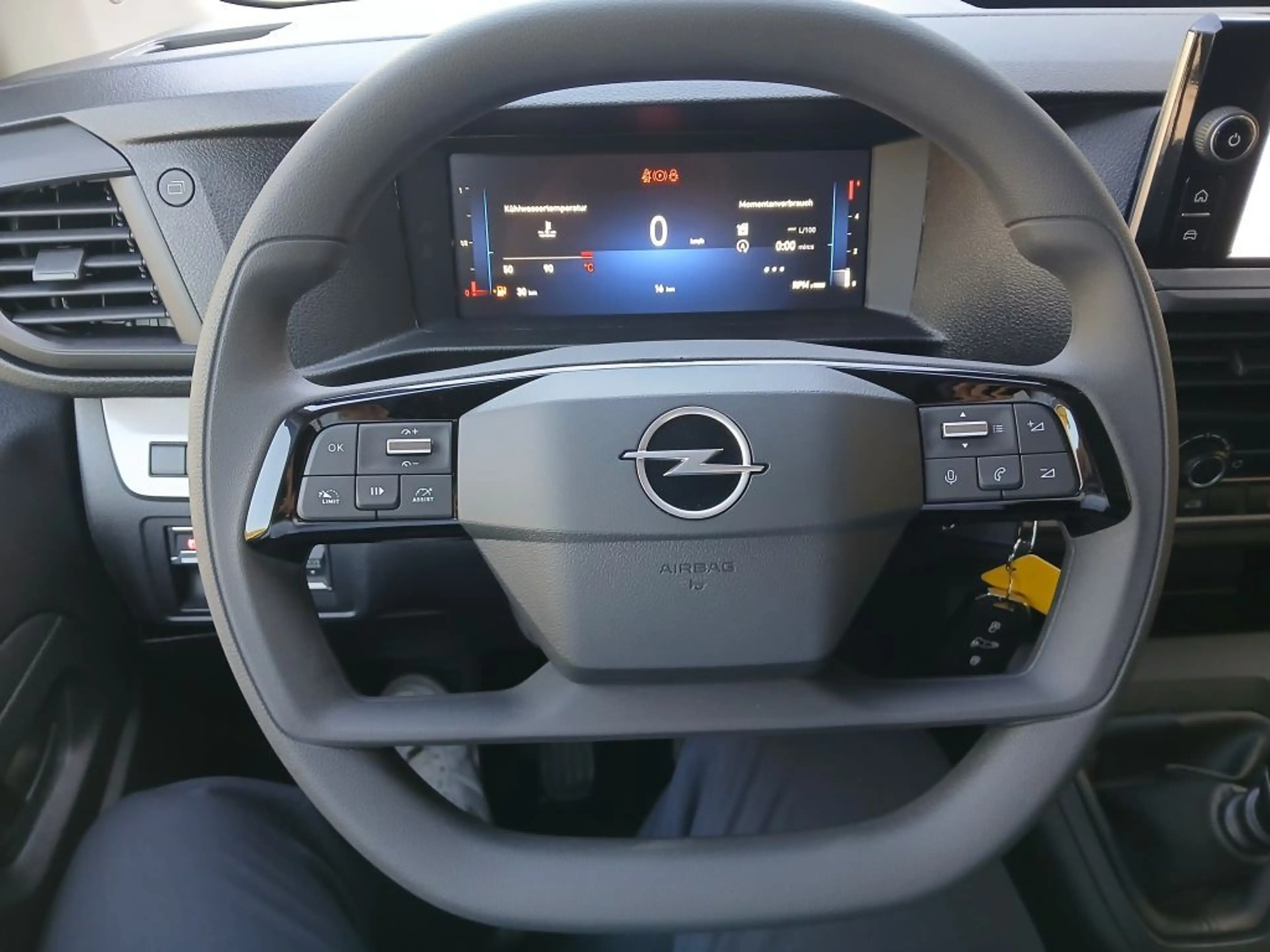 Opel Vivaro 2.2 Diesel 150 — photo 11