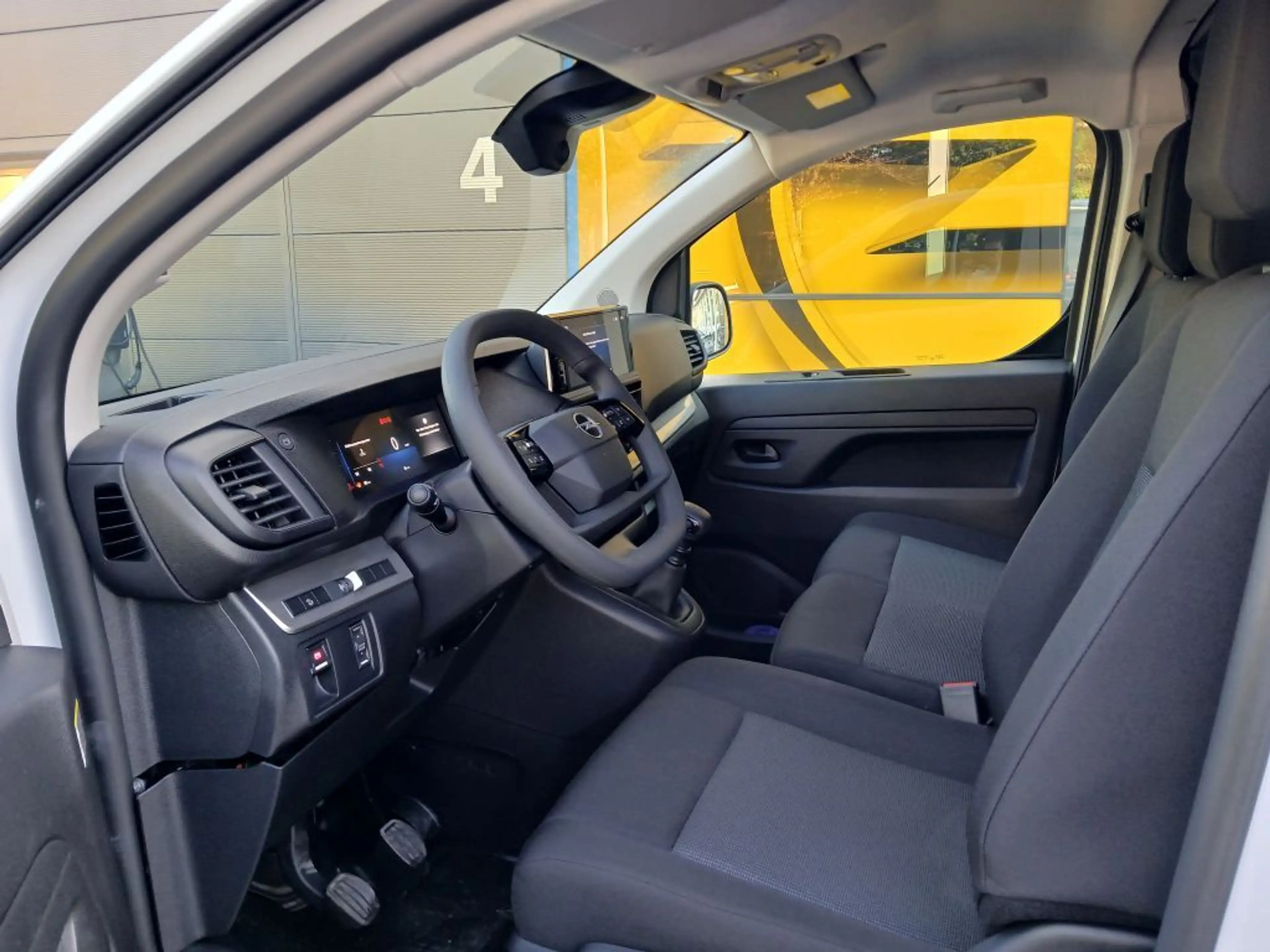 Opel Vivaro 2.2 Diesel 150 — photo 10