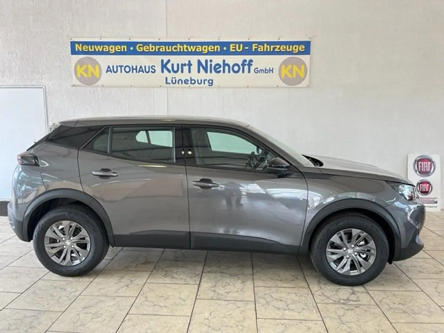 Peugeot 2008 Active Pack +AHK +Alu +Navi +LED Grau - 1