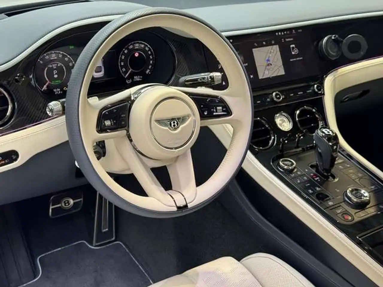 Bentley Continental GT 2025 — фото 12
