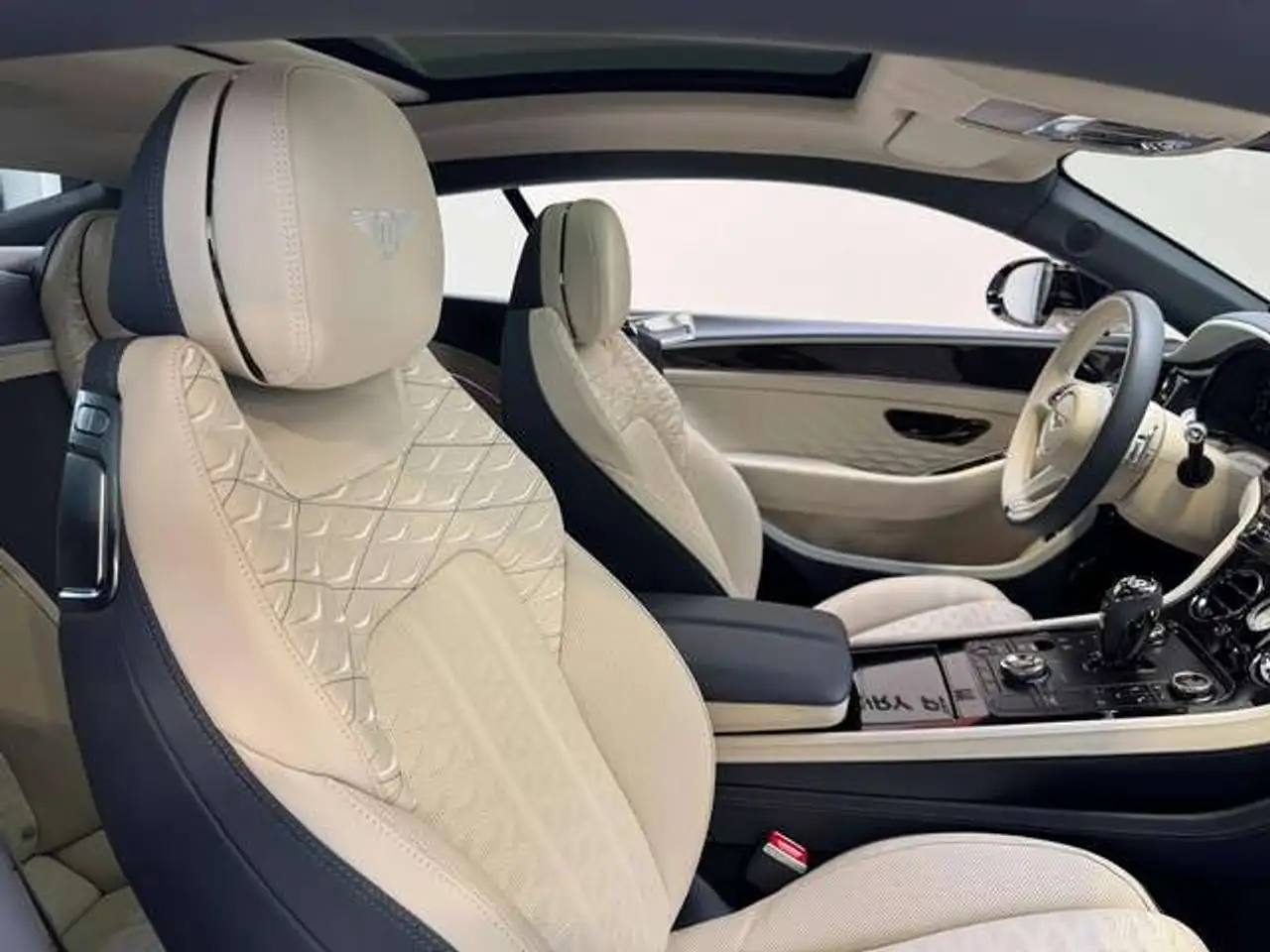 Bentley Continental GT 2025 — фото 15