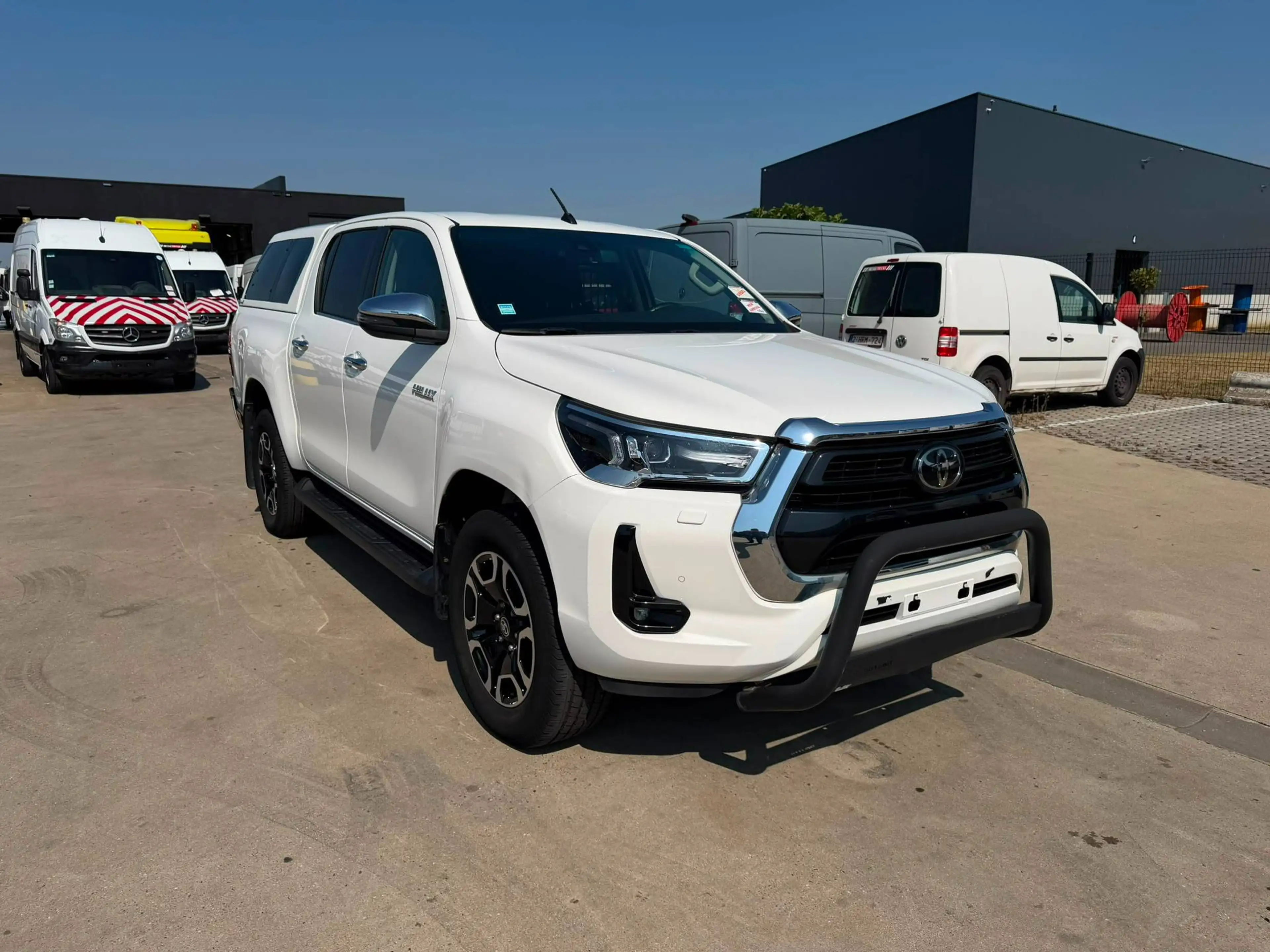 Toyota Hilux Pickup (Stock ID 07802) — photo 3