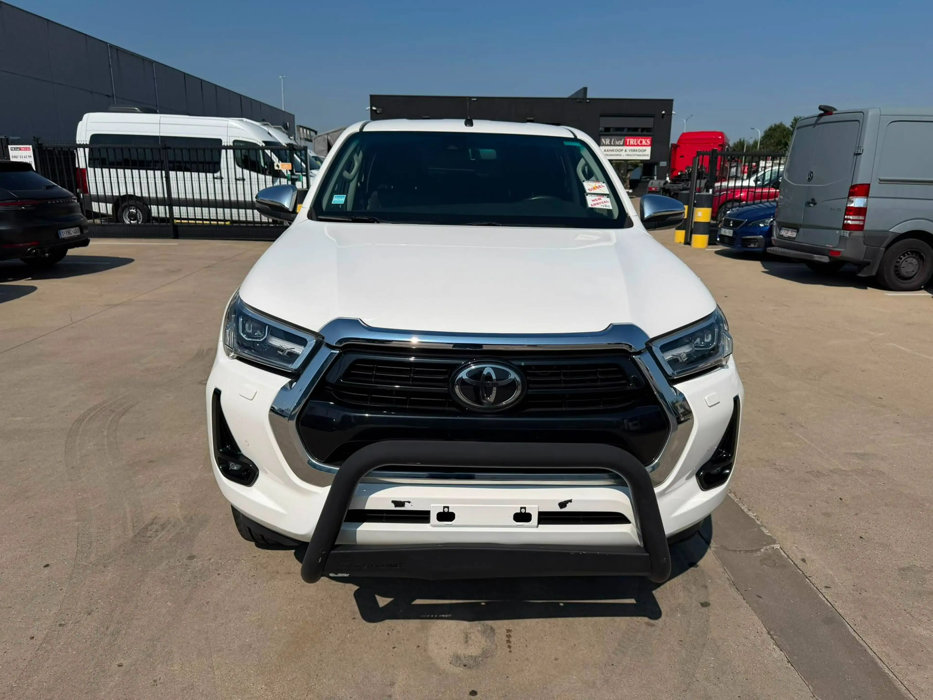 Toyota Hilux Pickup (Stock ID 07802) — photo 2