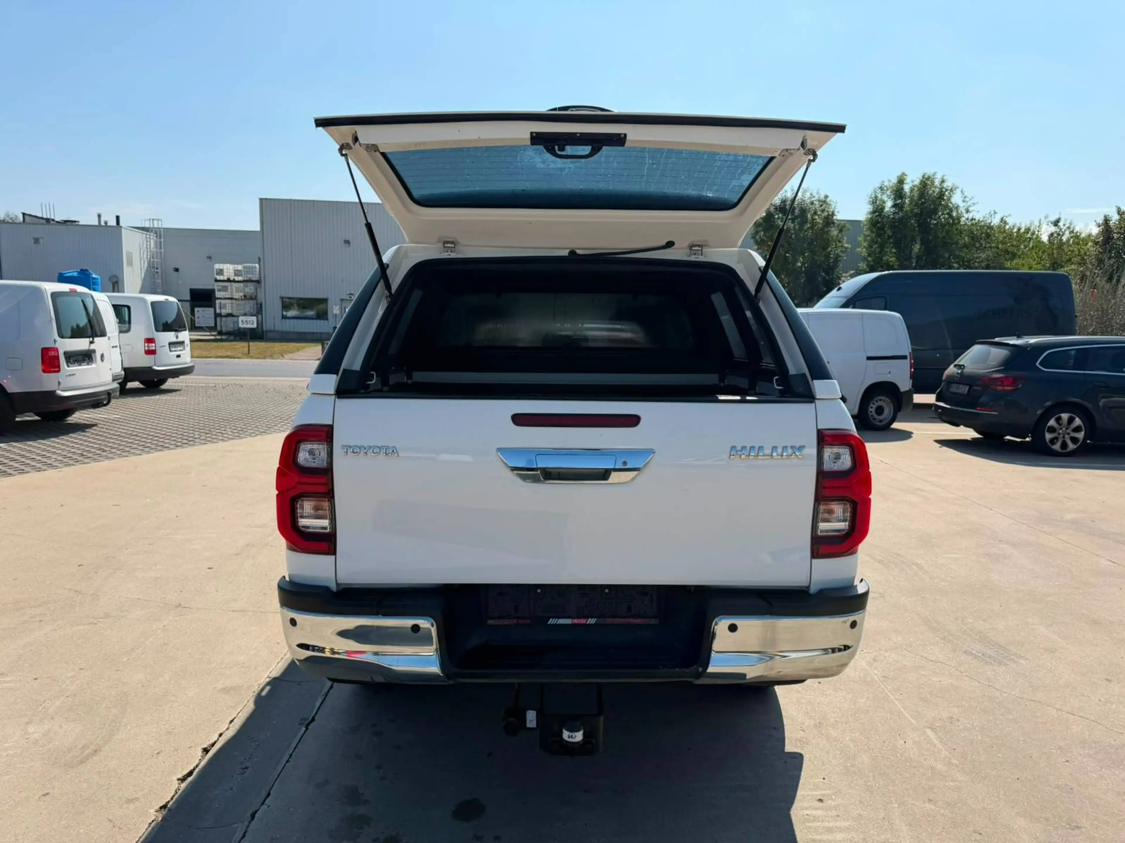 Toyota Hilux Pickup (Stock ID 07802) — photo 15