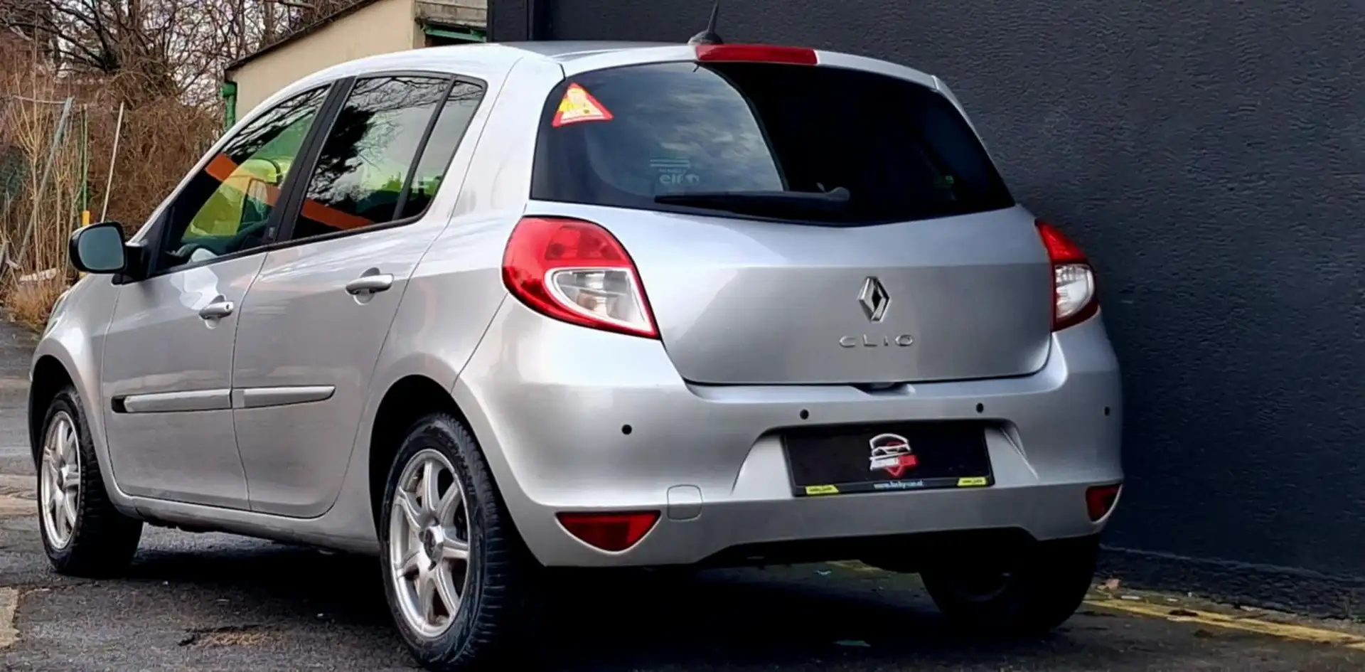 Renault Clio Clio 20th 1,2 16V Quickshift 5 Pickerl 10/2026+4 Grau - 2