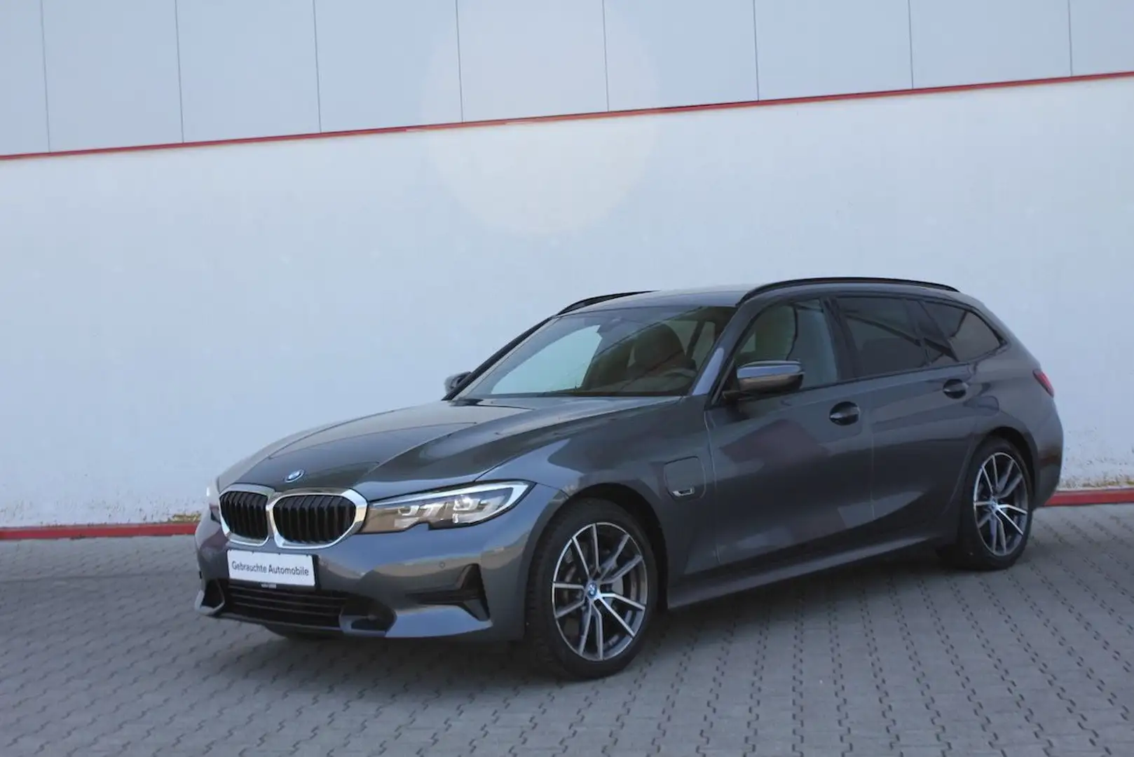 BMW 330 e xDrive PlugIn Hybrid Touring Sport Line AHK Gris - 2