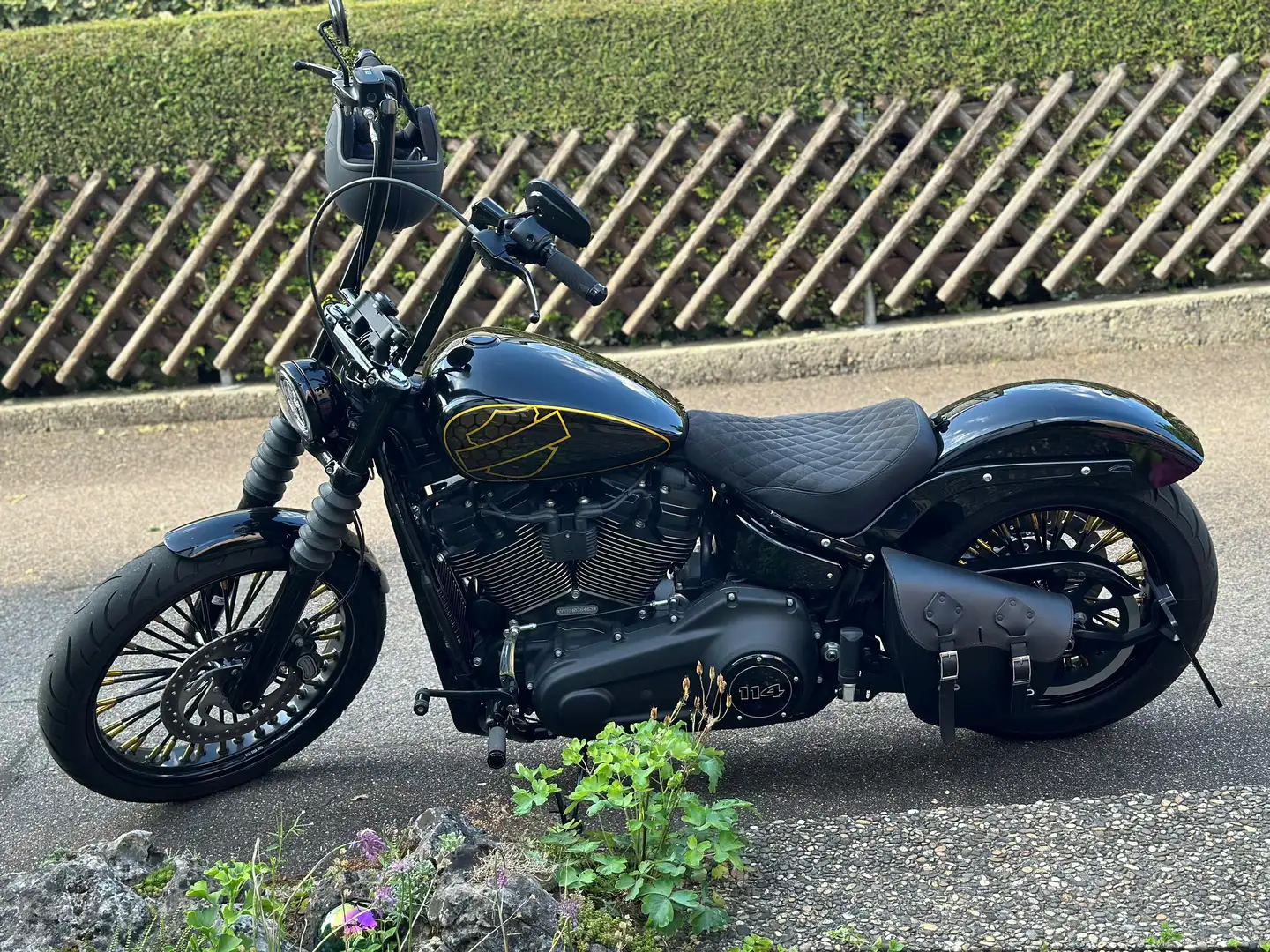 Harley-Davidson Street Bob Negro - 2