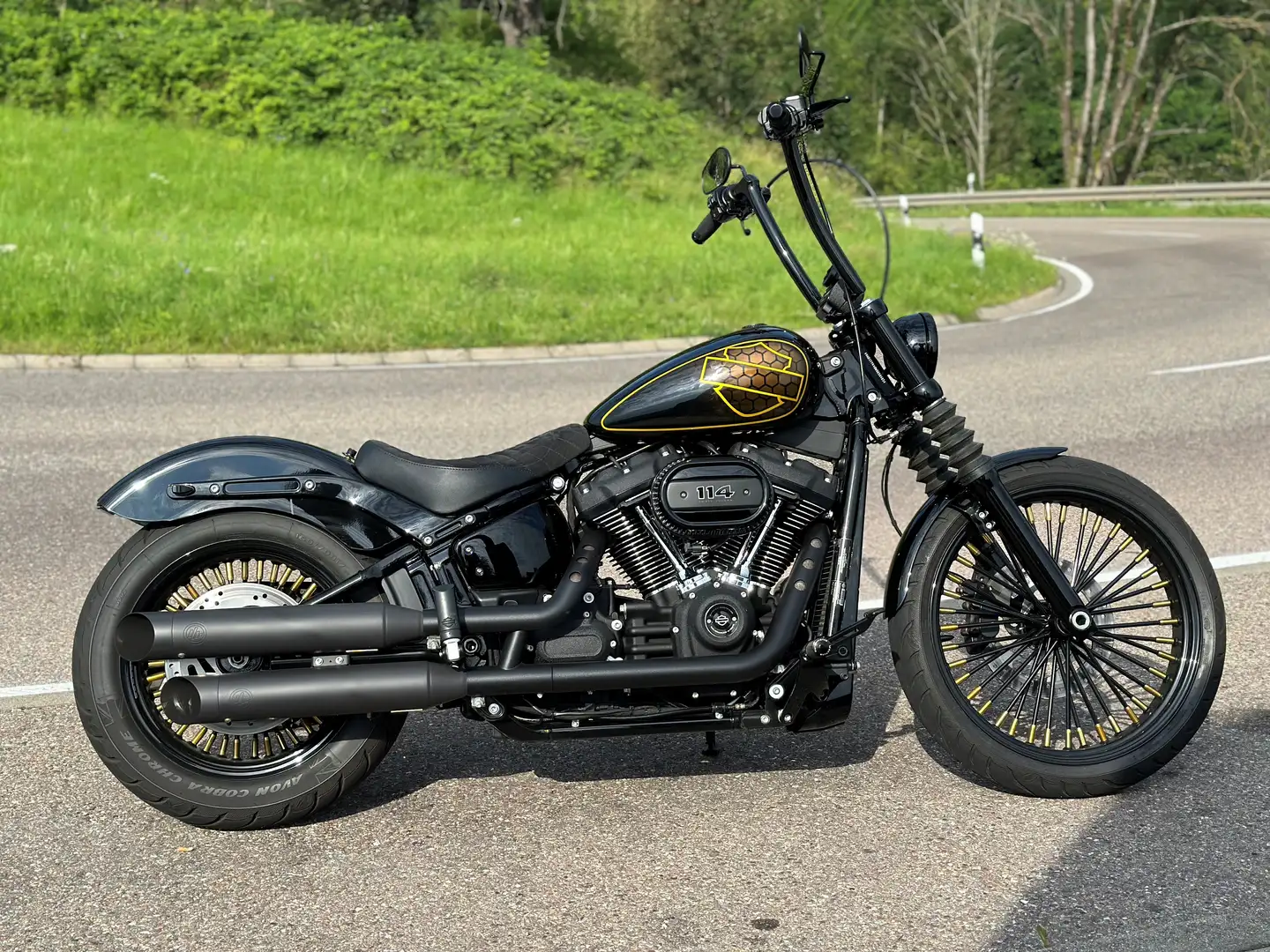 Harley-Davidson Street Bob Negro - 1