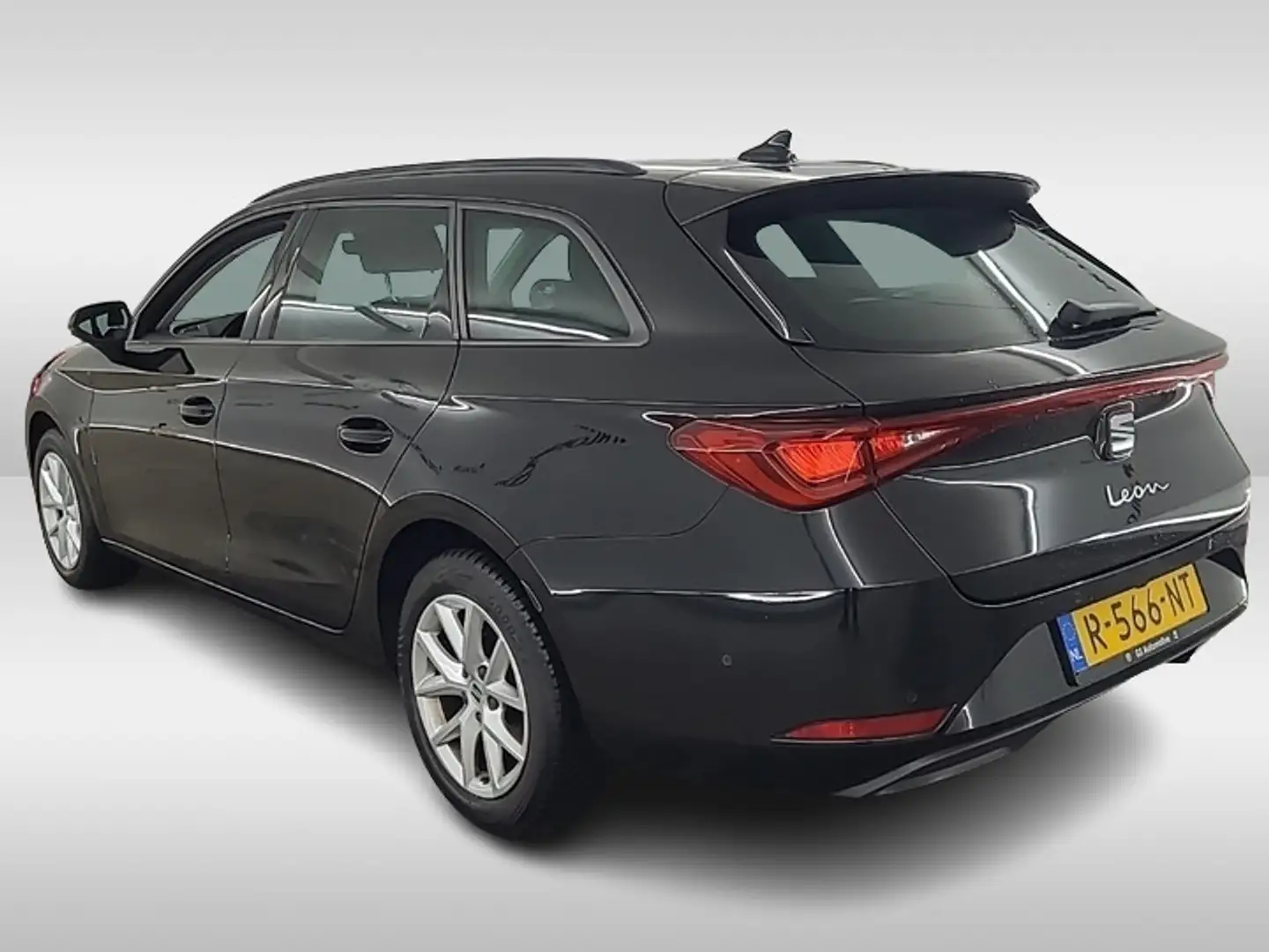 SEAT Leon Sportstourer 1.0 TSI Style Business Intense 2e-Eig Schwarz - 2