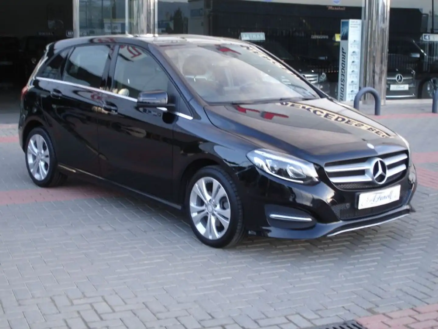 Mercedes-Benz B 200 200d 7G-DCT Schwarz - 1