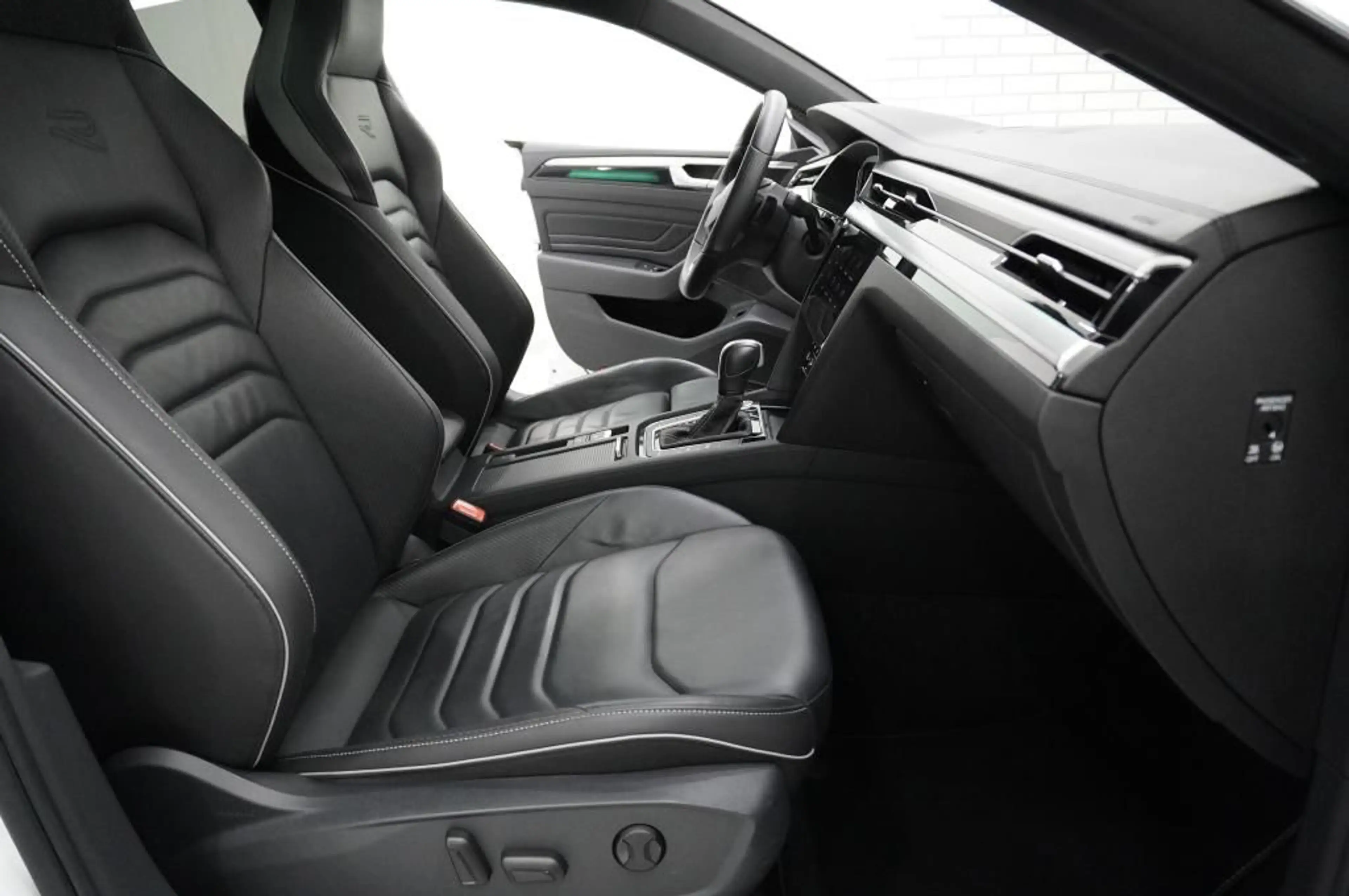 Volkswagen Arteon Shooting Brake 2.0 TDi 4Motion DSG Carbon — photo 5