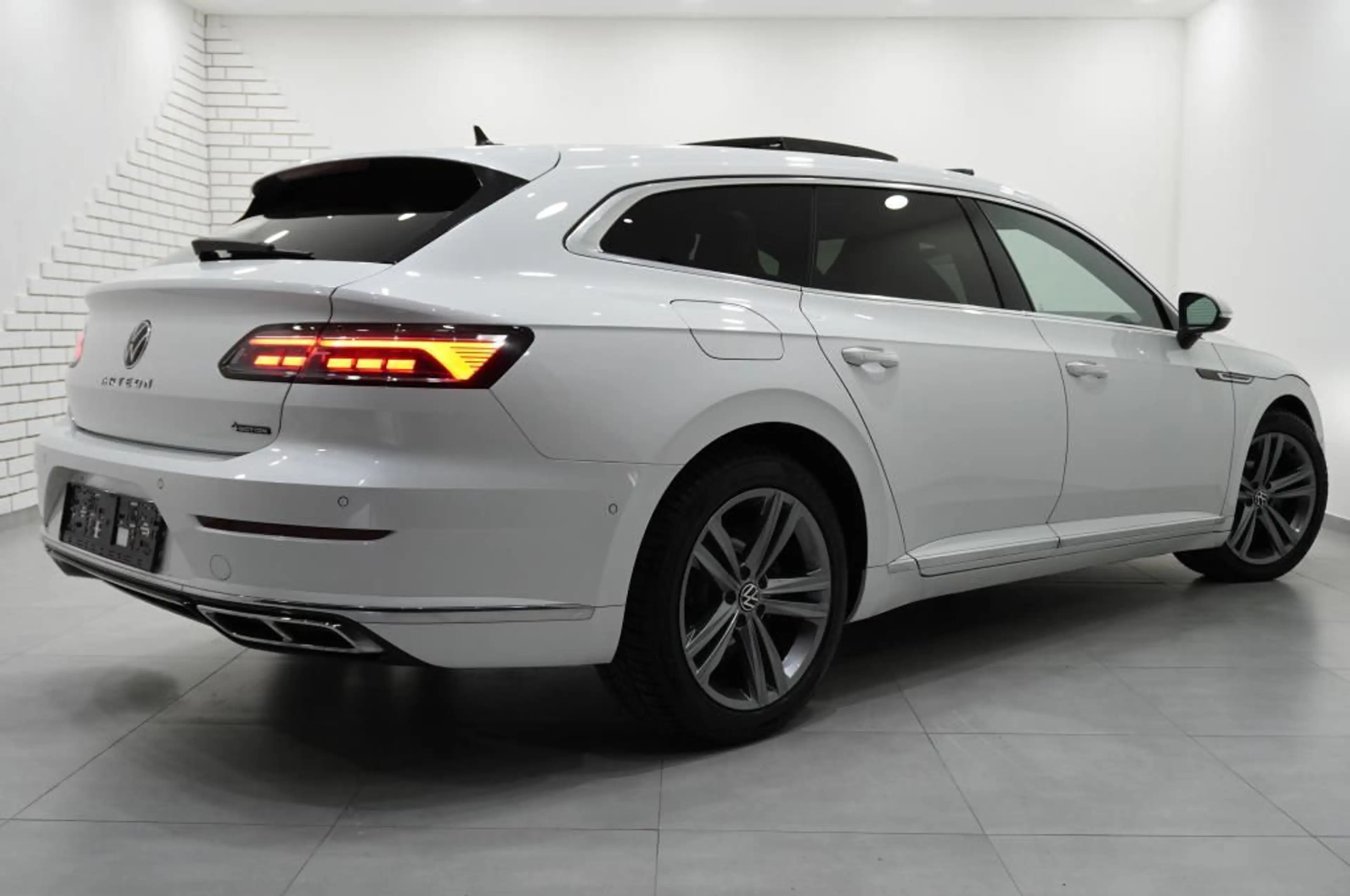 Volkswagen Arteon Shooting Brake 2.0 TDi 4Motion DSG Carbon — photo 3