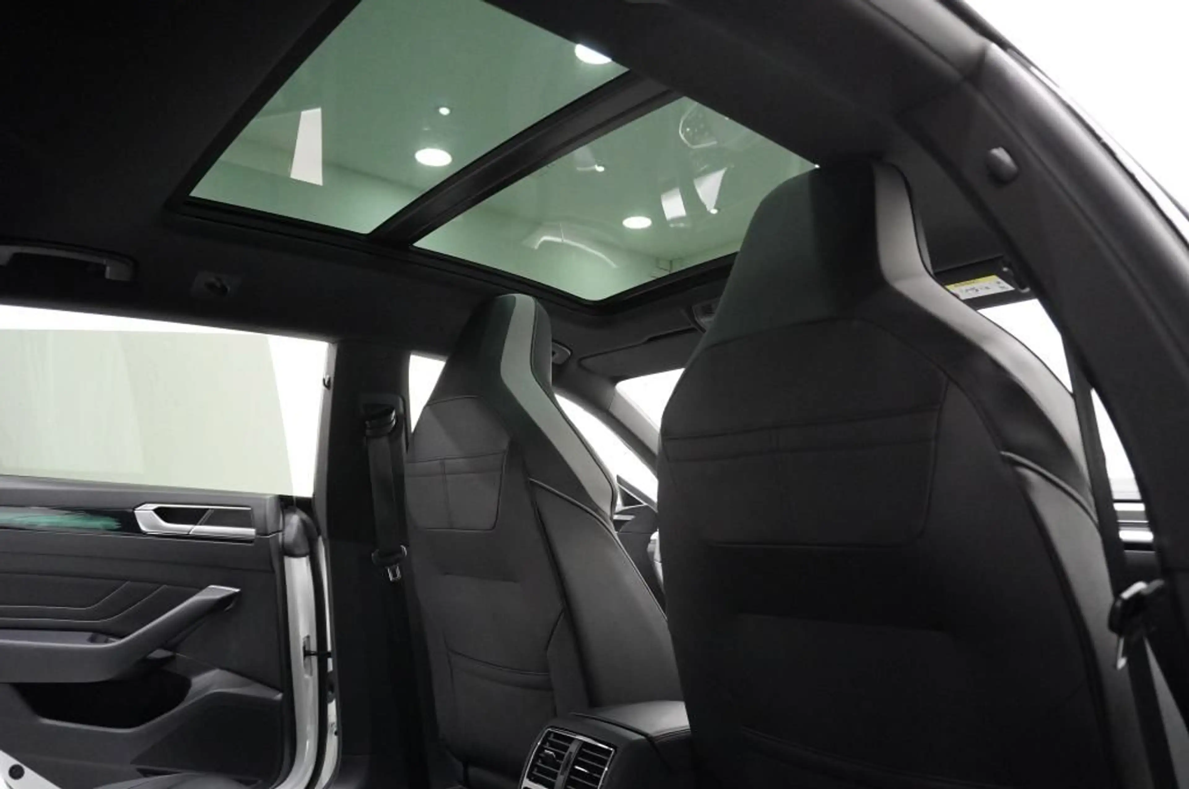 Volkswagen Arteon Shooting Brake 2.0 TDi 4Motion DSG Carbon — photo 10