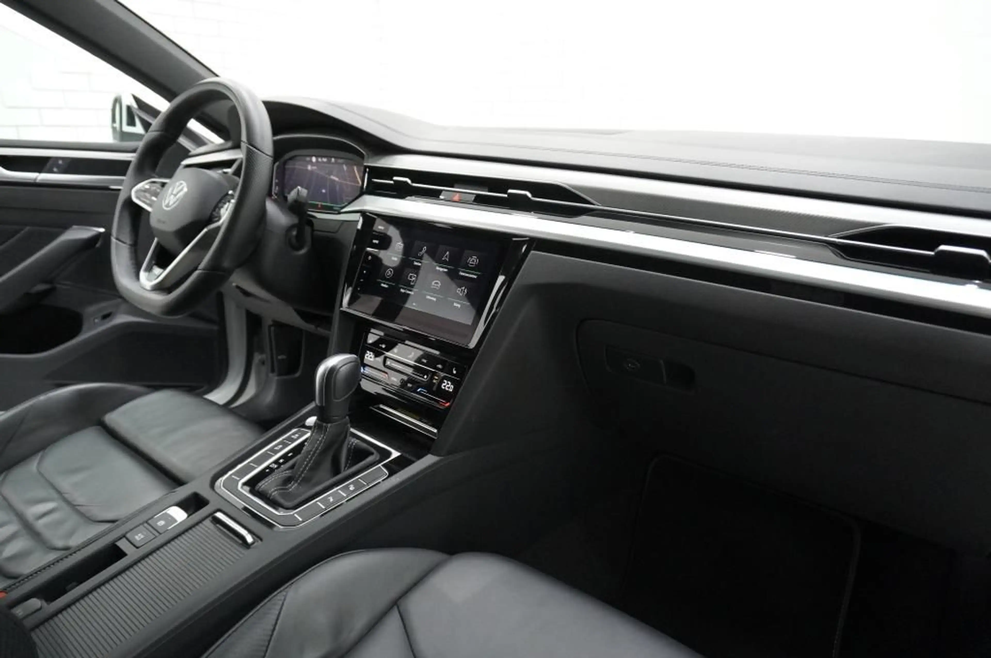 Volkswagen Arteon Shooting Brake 2.0 TDi 4Motion DSG Carbon — photo 6