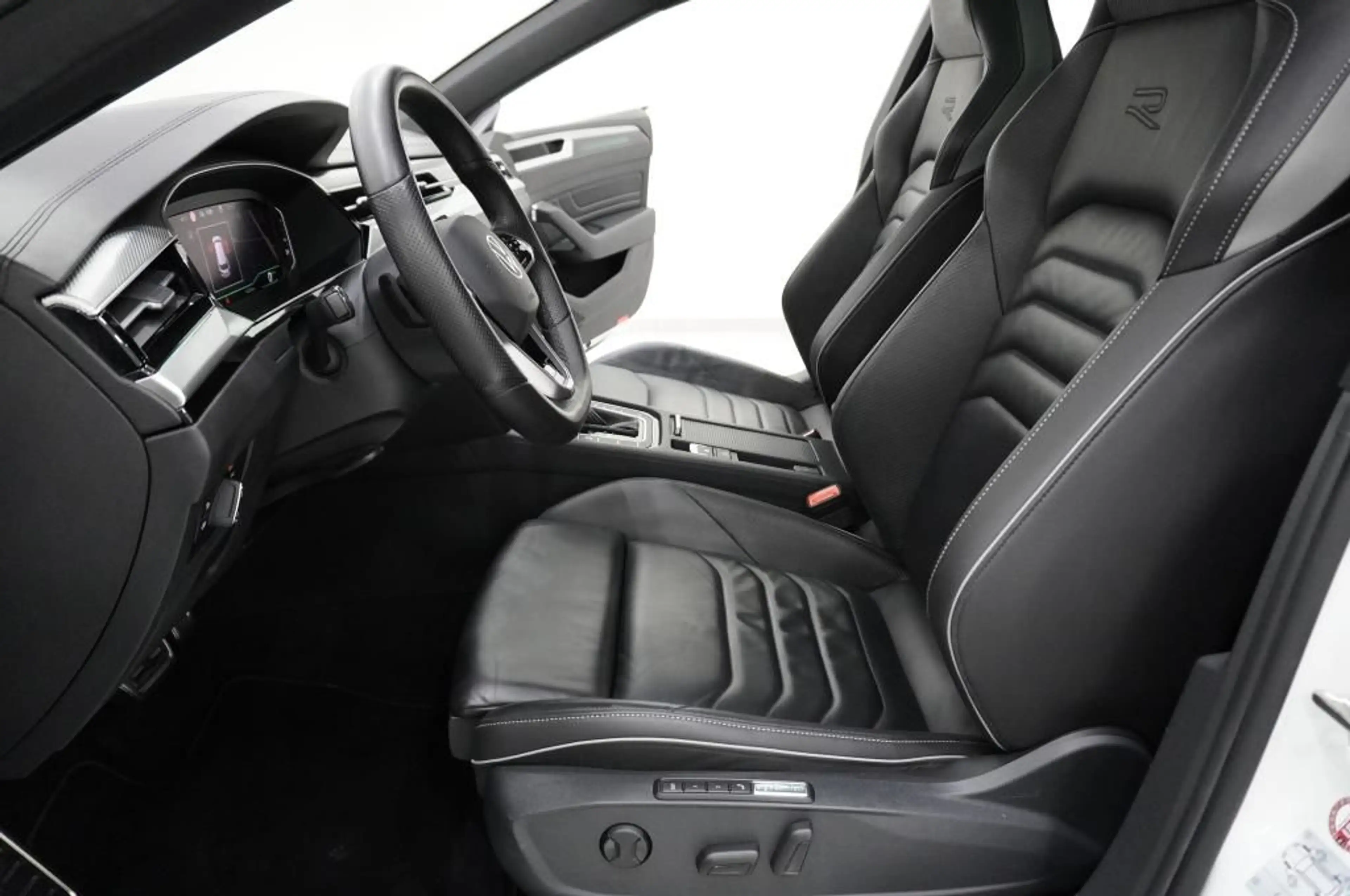 Volkswagen Arteon Shooting Brake 2.0 TDi 4Motion DSG Carbon — photo 8