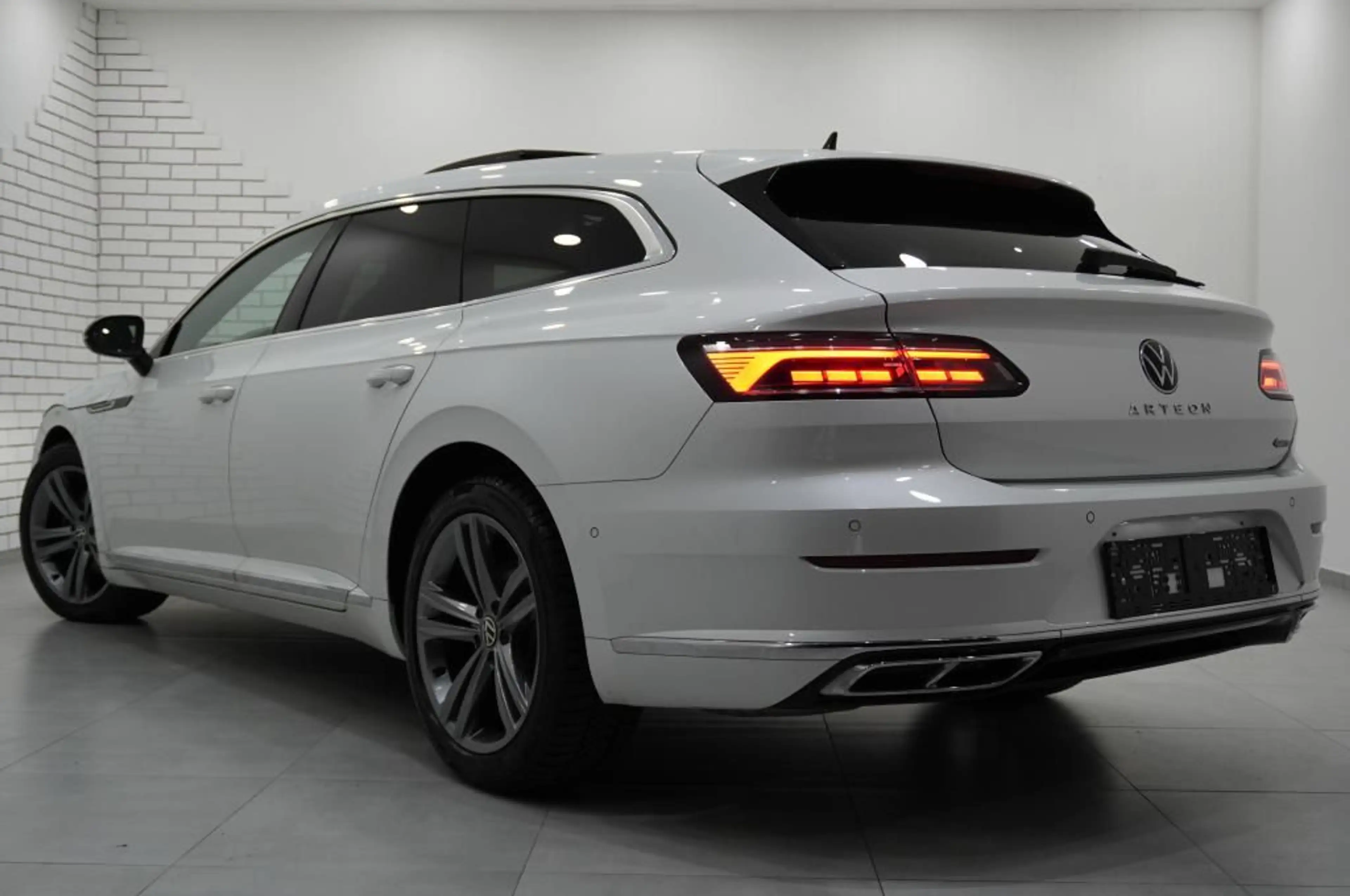 Volkswagen Arteon Shooting Brake 2.0 TDi 4Motion DSG Carbon — photo 4